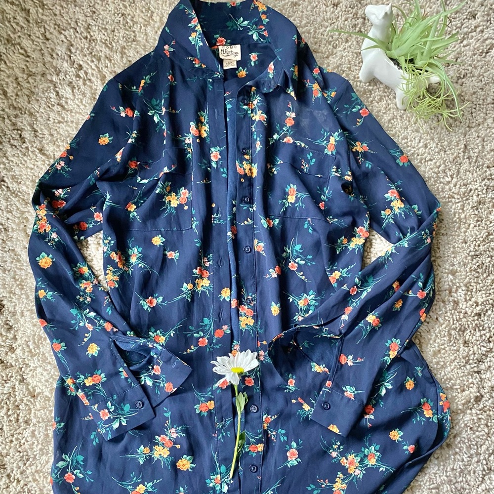Como Vintage floral king sleeve flower blouse with buttons. Super cute a… - Picture 4 of 4